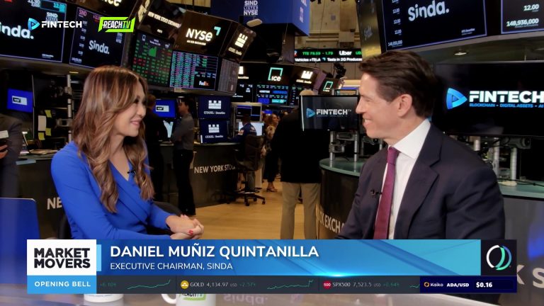 At the New York Stock Exchange, a Market Movers interview shows Daniel Muñiz Quintanilla of Sinda speaking with a Fintech.TV host during trading floor.